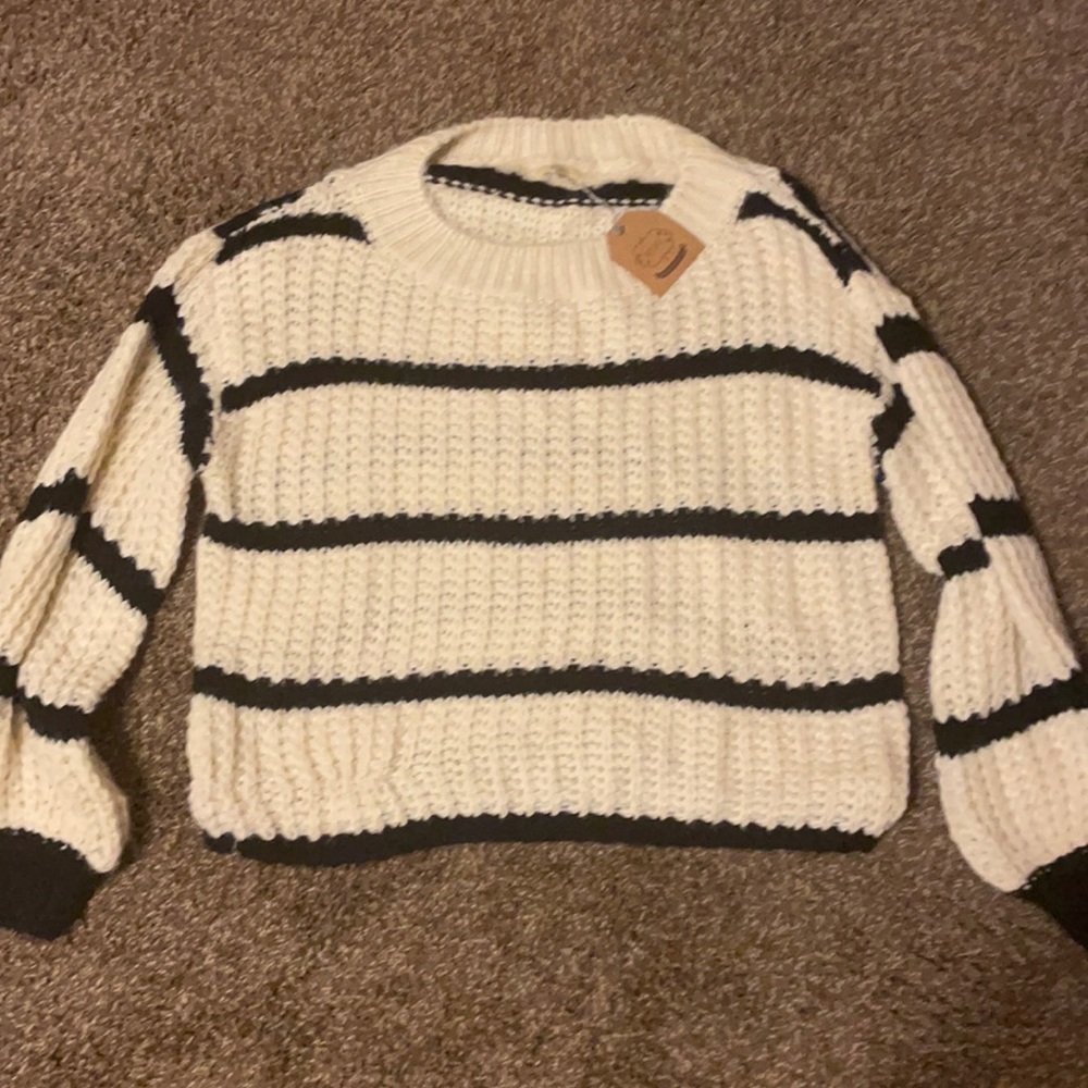 Size M black n cream sweater